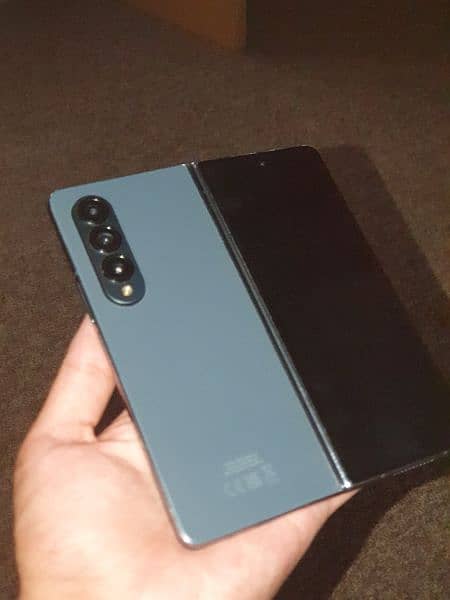 Samsung Z Fold 4 read description

                                                            alt=