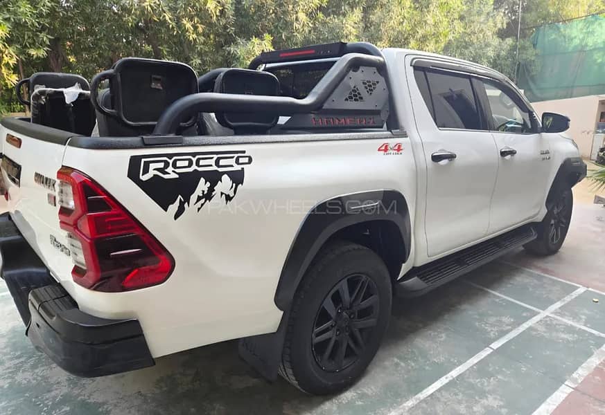 Toyota Hilux Revo V  2.8 2020   Model

                                                            alt=