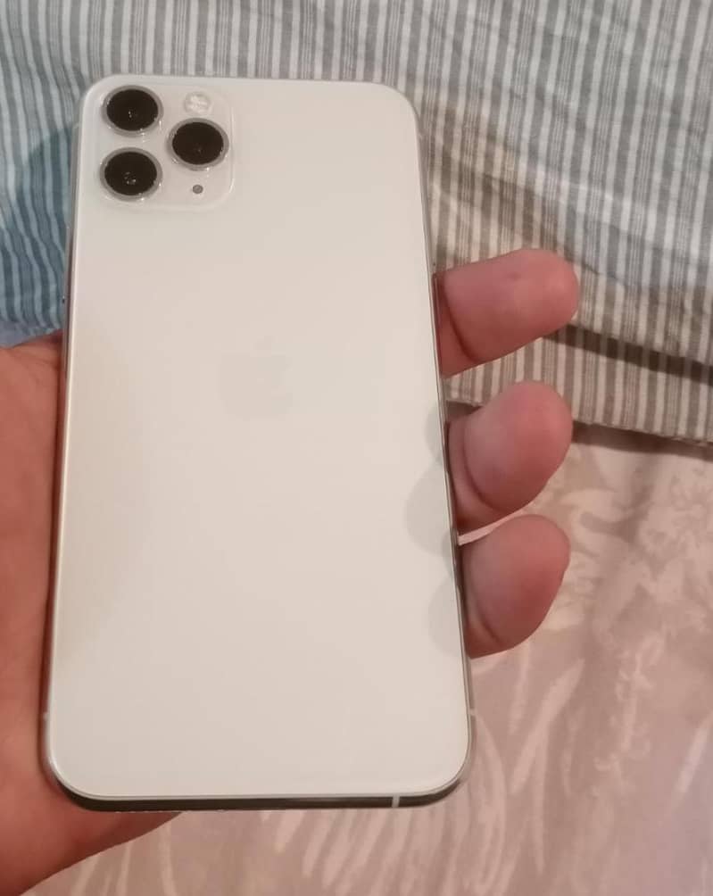 I phone 11pro waterpak condition 10/10

                                                            alt=