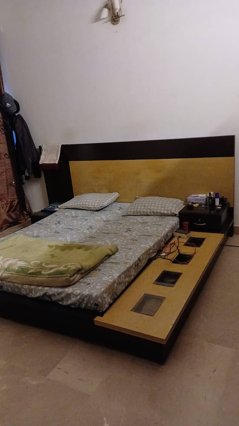 Bed for sale

                                                            alt=