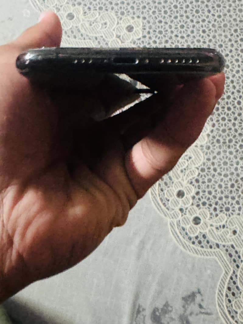 IPHONE XS NON PTA BALCK COLOUR

                                                            alt=