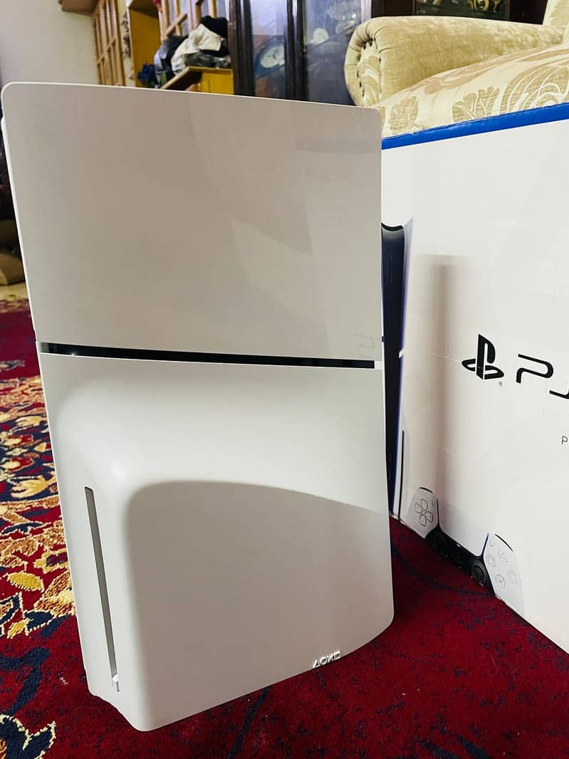 Sony PlayStation PS5 slim 1TB Disk edition with 2 controler full box

                                                            alt=