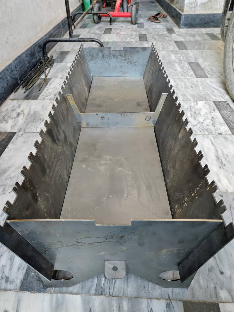 Bar B Q Grill 3' Feet (Portable)

                                                            alt=