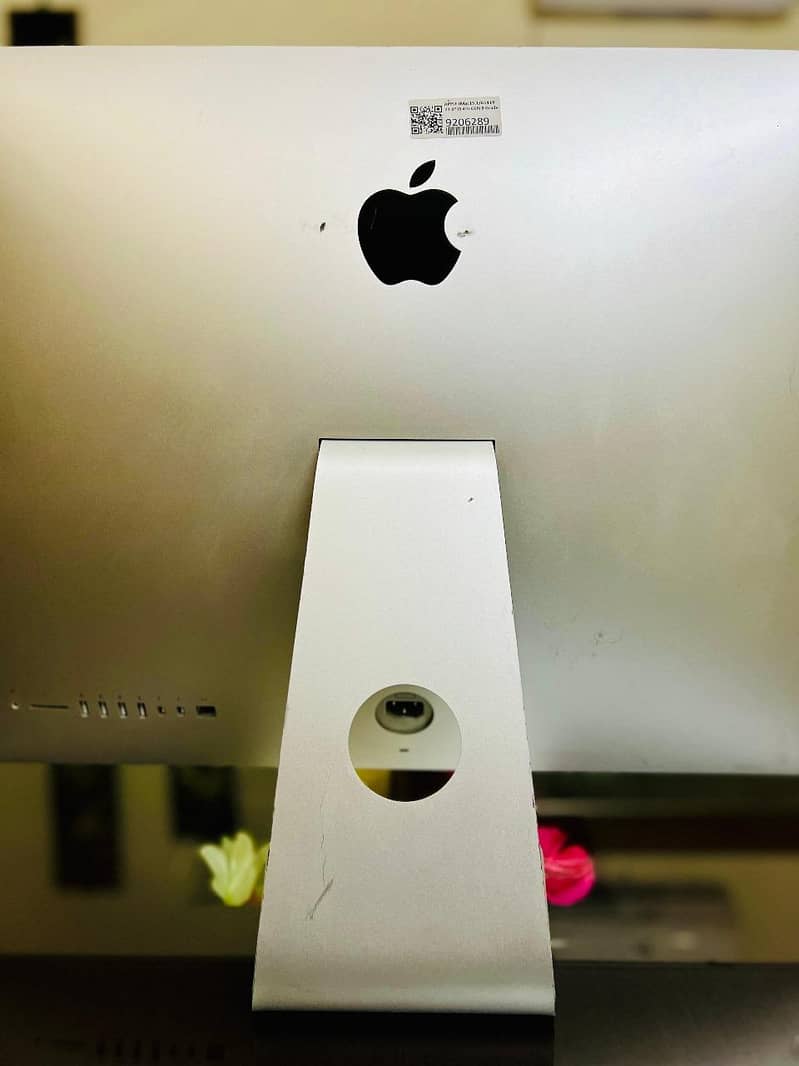 Apple iMac 27" | Core i7 [4th Gen] | 32GB RAM | 128 GB SSD + 1TB HDD

                                                            alt=