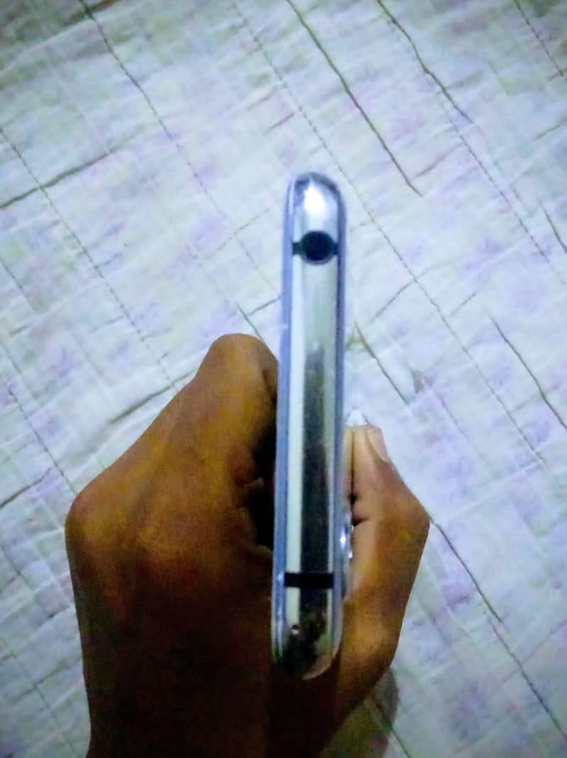 Aquos r2 official pta approved

                                                            alt=