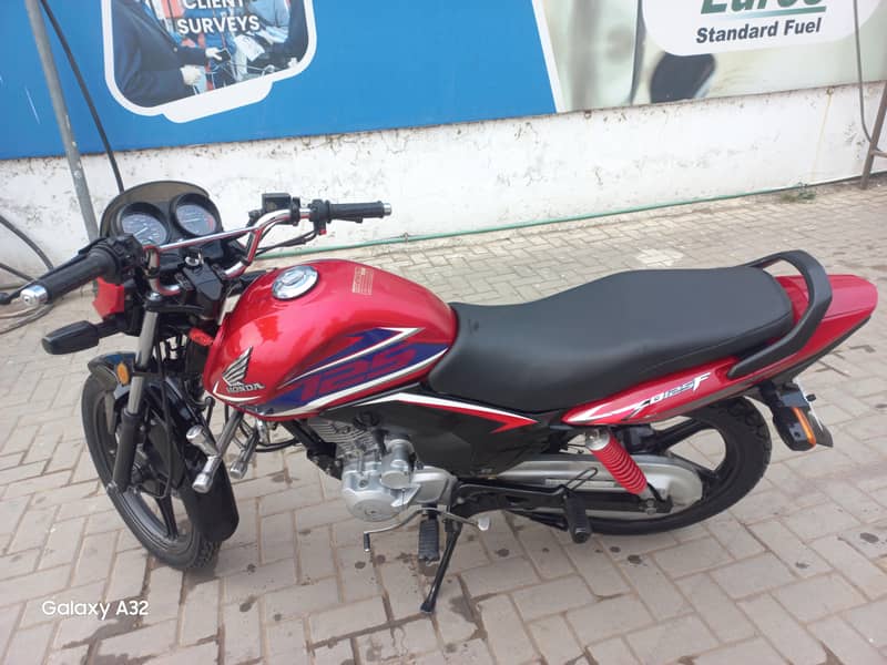 Cb 125f

                                                            alt=