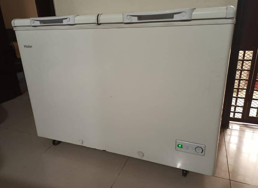 Haier double door deep freezer

                                                            alt=