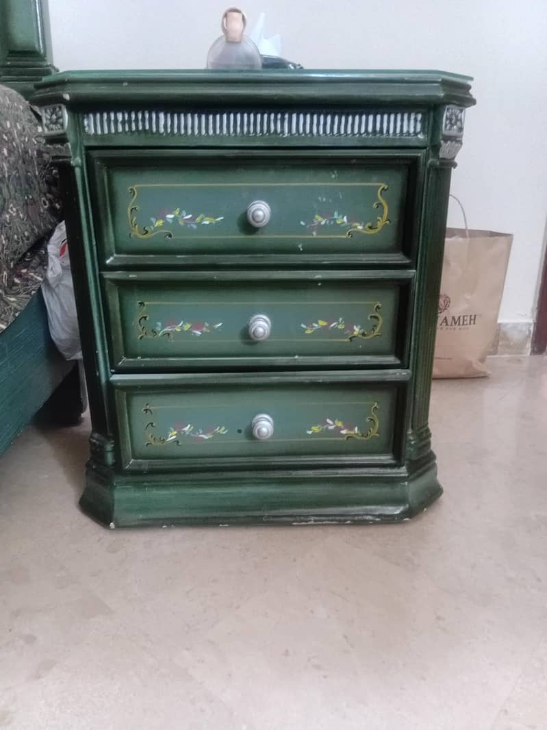 Bed Set

                                                            alt=