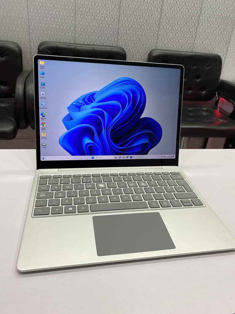 Microsoft Surface GO | Core i5-10th gen | 8/128 SSD | 2K Touch Display

                                                            alt=