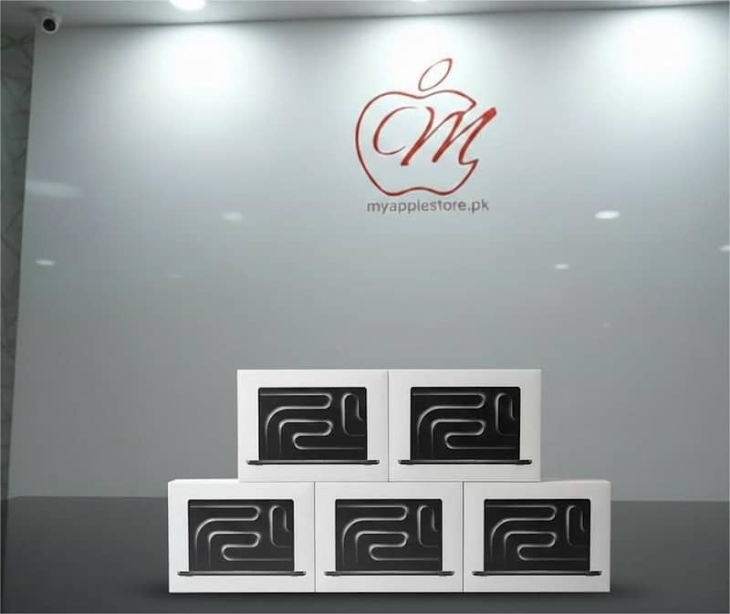 Apple Macbook Pro M5 14Inch 16/512GB Silver and Black Box Pack USA

                                                            alt=