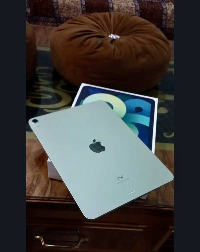 Apple iPad Air 4 with box

                                                            alt=