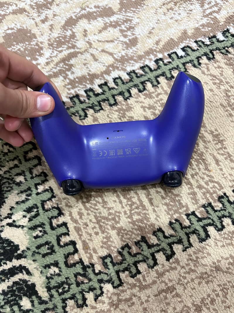 Ps5 digital version with 2 orignal sony controllers

                                                            alt=