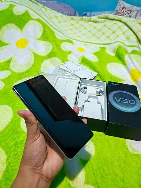 vivo v30 12 GB RAM 256 GB memory 0325/1512/146

                                                            alt=