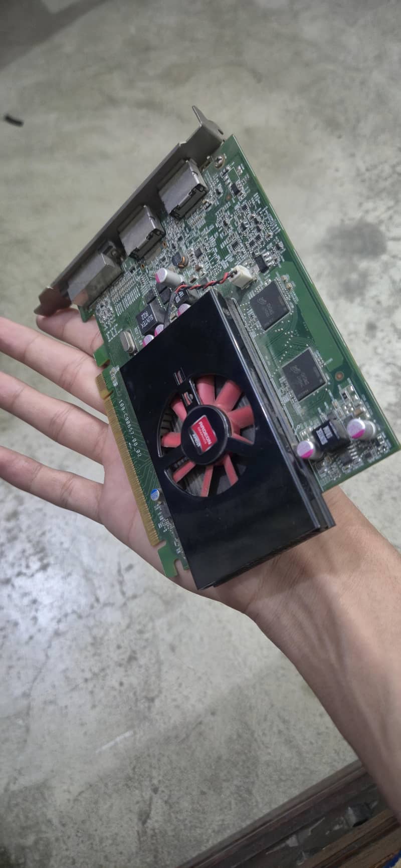 4GB Ddr5 128bit  Graphics card

                                                            alt=