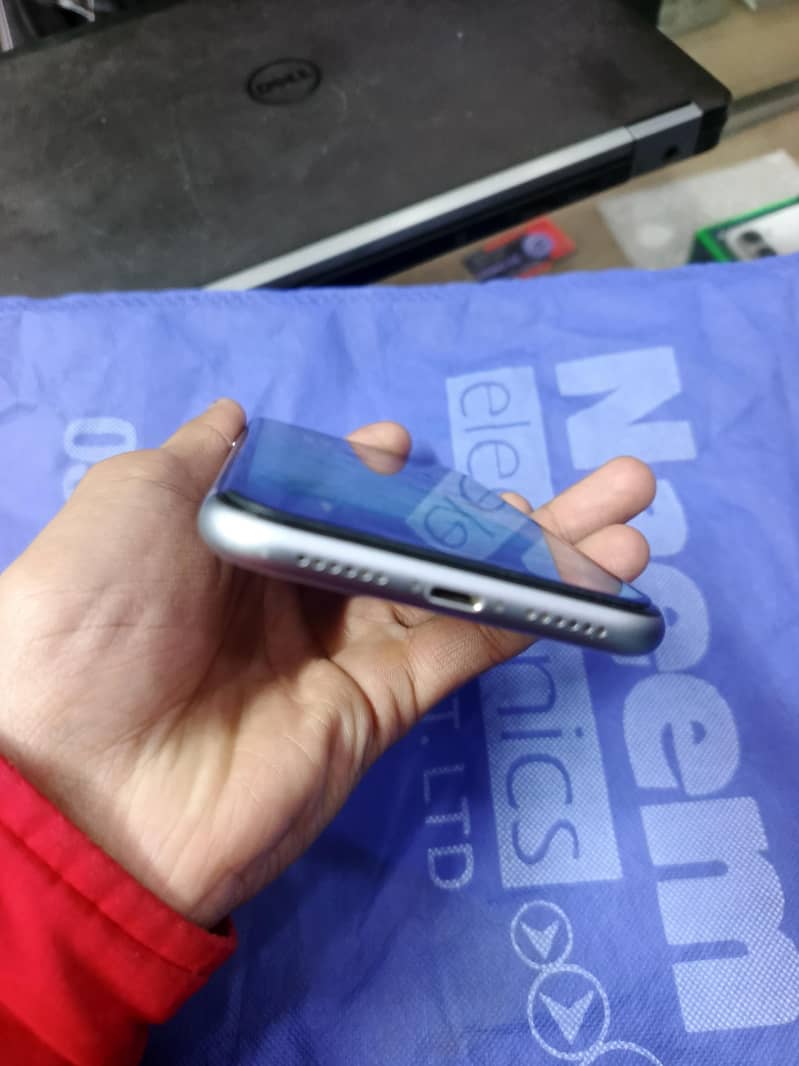 Iphone 11 128GB

                                                            alt=