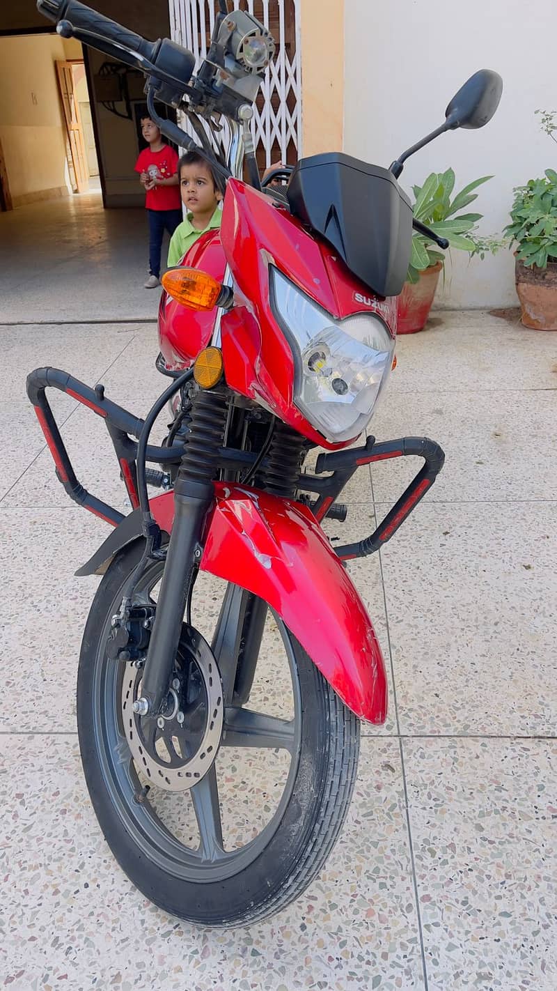 Suzuki GR 150 | Model 2025

                                                            alt=