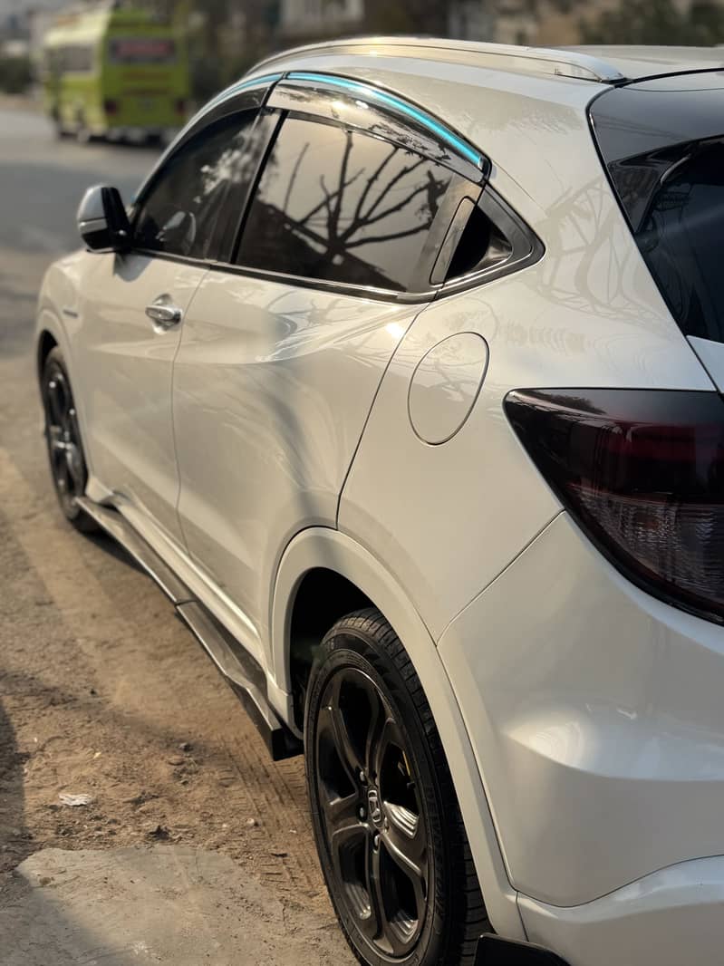 Honda vezel

                                                            alt=