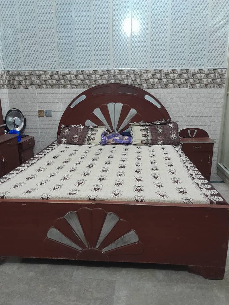 bed side table

                                                            alt=