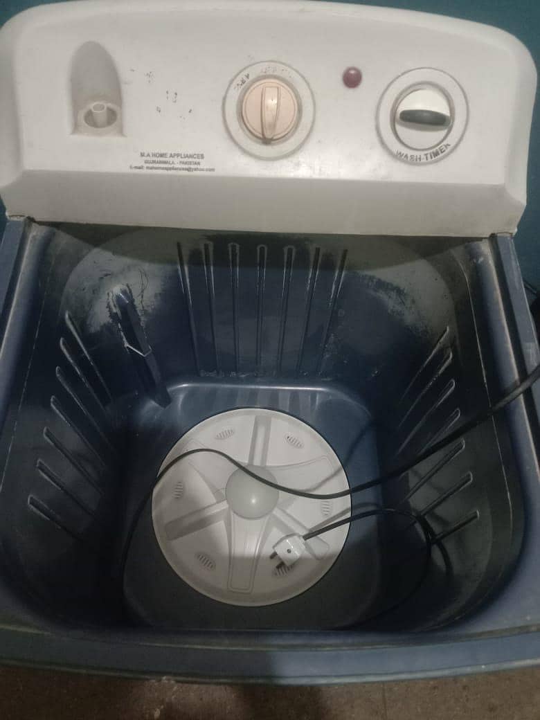 Washing machine in working and good condition

                                                            alt=