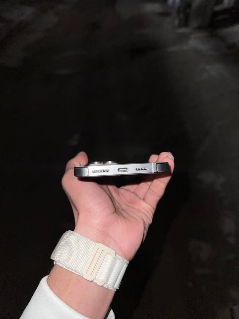 iphone 14 pro max

                                                            alt=