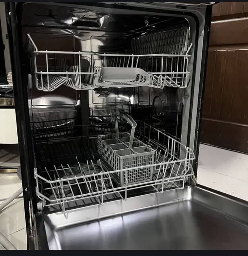 Imported from UK | Used 1 Month | Never Installed in Pakistan

                                                            alt=