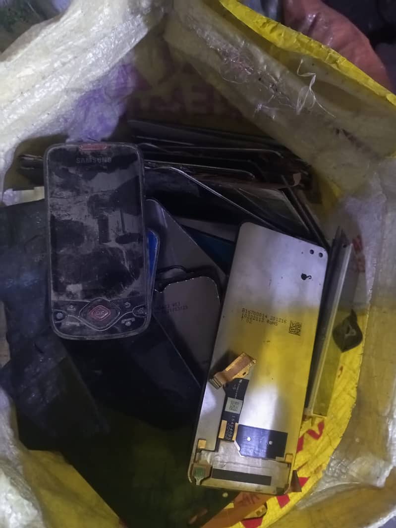 Mobile Scrap Boards | Computer CPU LCD | AC RAM | Mobile Circuit Scrap

                                                            alt=