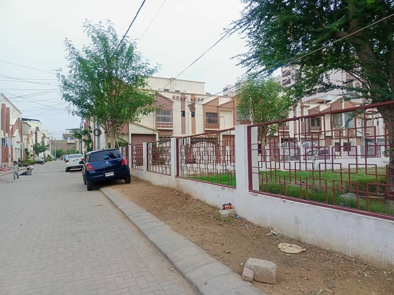 HOUSE FOR SALE LEASE CORNER

                                                            alt=