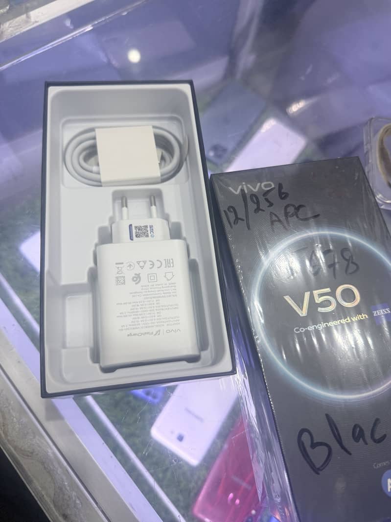 V50 12/256 GB

                                                            alt=