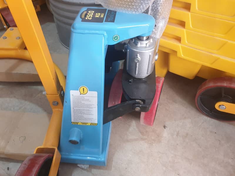 hand pallet truck made in turkey, lifters, stackers, hand lifter jack

                                                            alt=