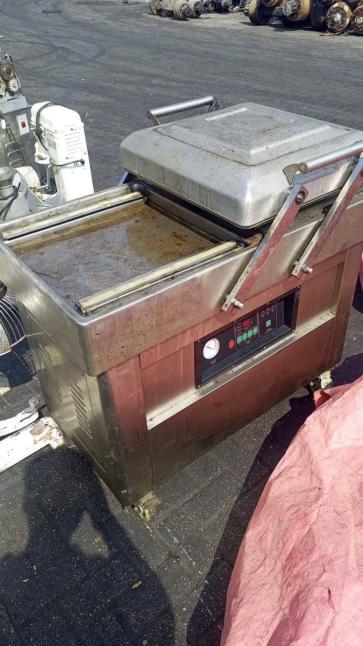 double chambar vaccum sealer machine. cup sealing machine convayor

                                                            alt=