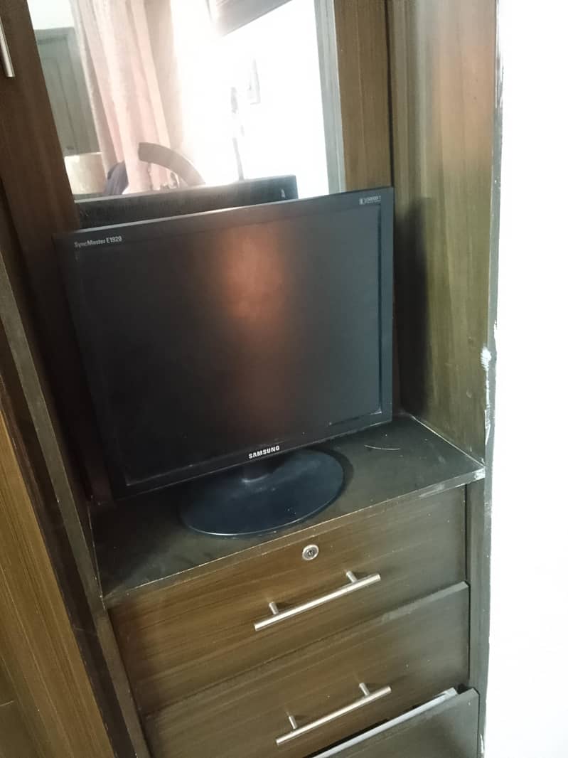 22" inch LCD for sale

                                                            alt=