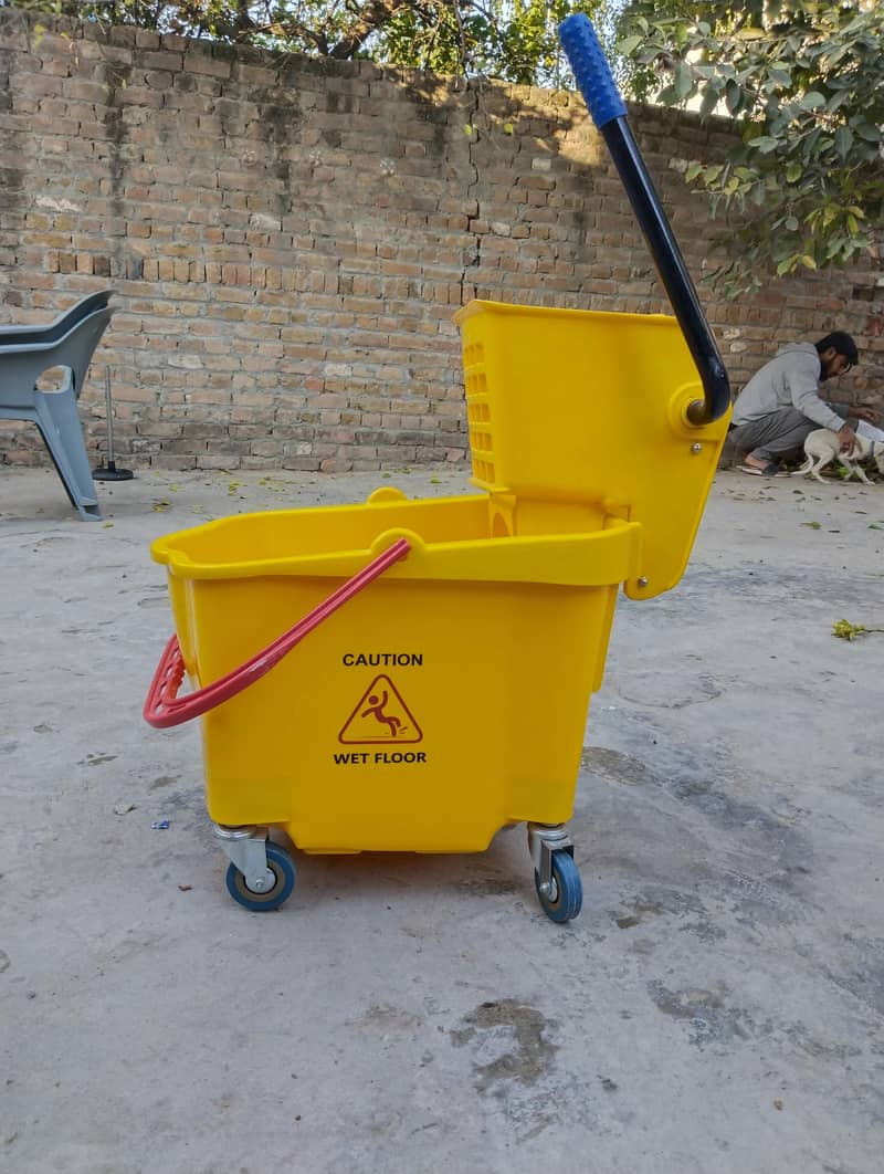 35L Mop Trolley & Bucket | Heavy Duty Cleaning Equipment

                                                            alt=