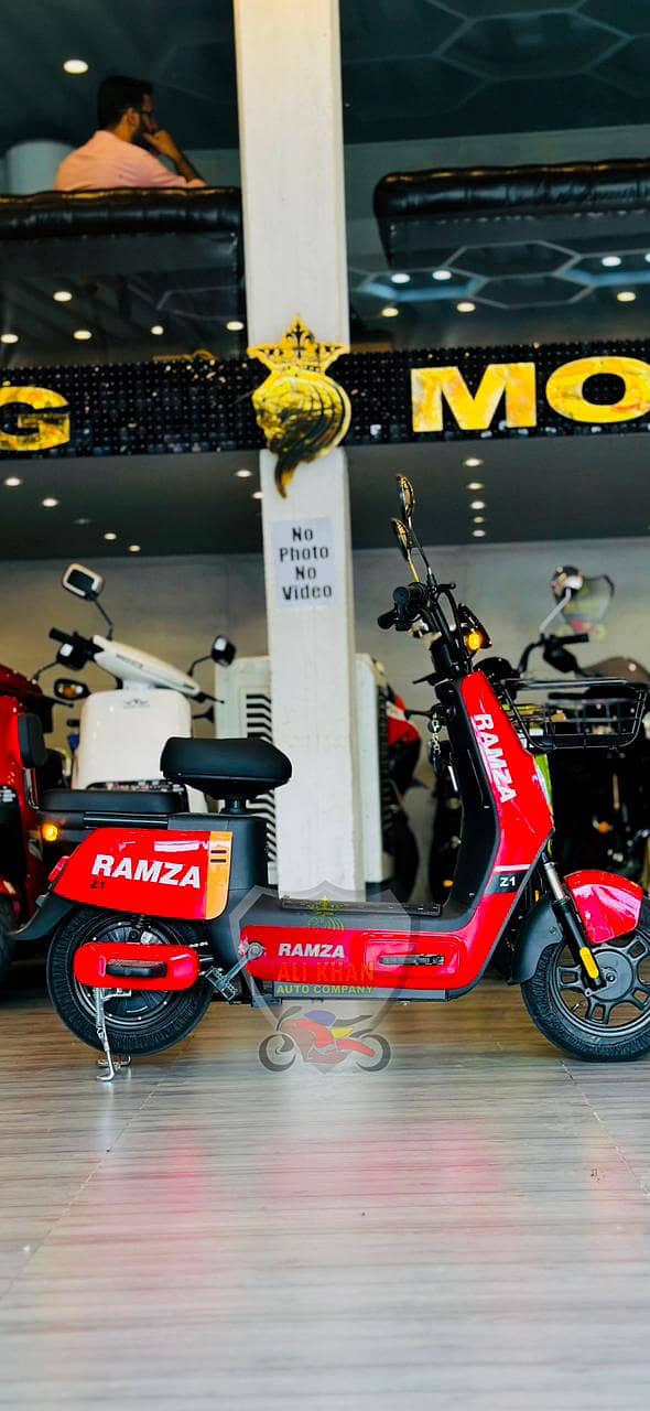 Evee S1 S1 Pro MALE SCOOTER BOY SCOOTY ALI KHAN AUTO COMPANY EV E BIKE

                                                            alt=