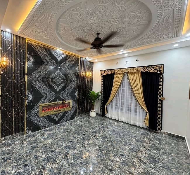 Prime Location 10 Marla House In Wapda Town Is Available

                                                            alt=