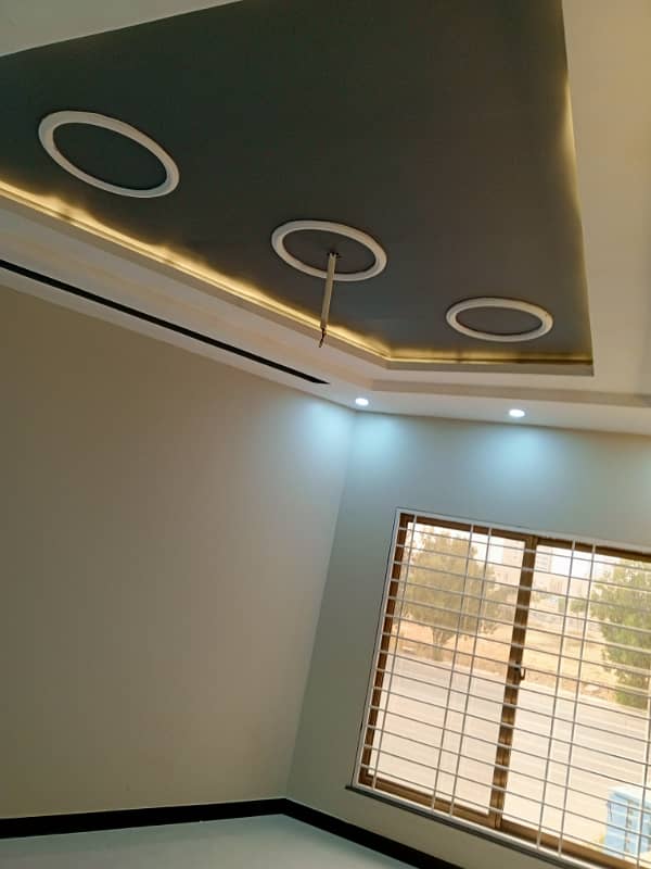 Beautiful house with green lande Available

                                                            alt=