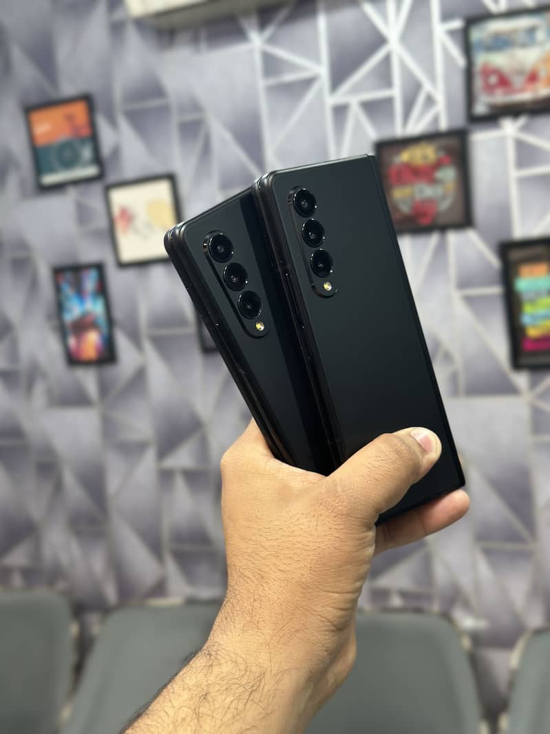 Samsung Z Fold 3 12GB/256GB Pta Approved C mint condition

                                                            alt=