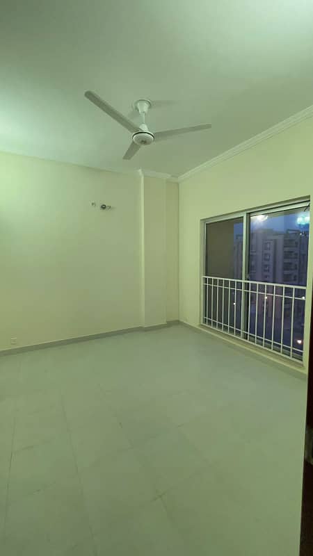 Apartments available for rent in bahria town karachi

                                                            alt=
