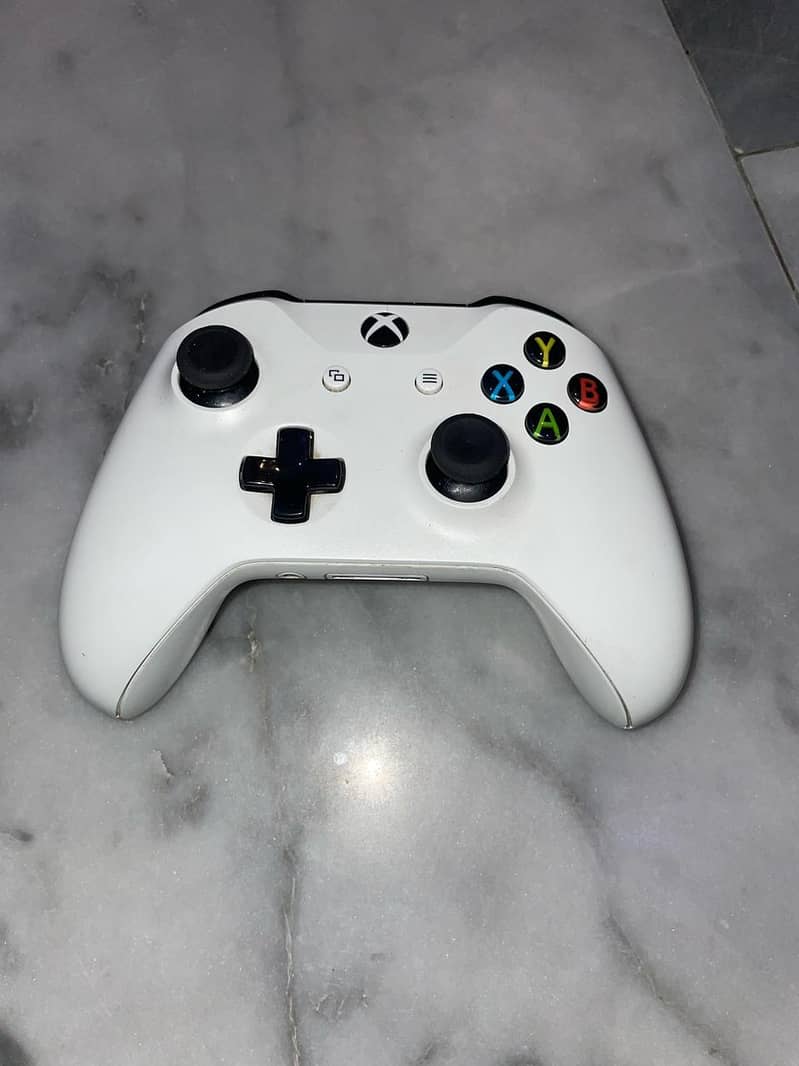 Xbox one s 500gb with extra 500gb hard drive

                                                            alt=