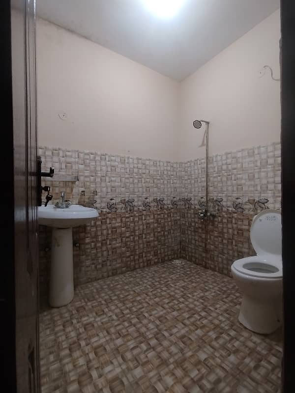 This Is A Most Chance Deal To Avail Luxurious Lease Excellent Quality "Owner Built"  Lease Almost A New 120sqyd House,  Very Close To The Society Main Entrance, Park, Shops And Masjid.   Capital Society Scheme 33

                                                            alt=