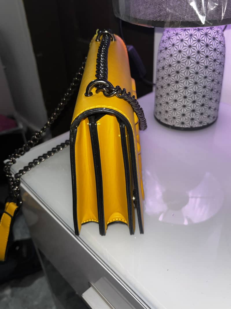 Chanel crossbody hand bag

                                                            alt=