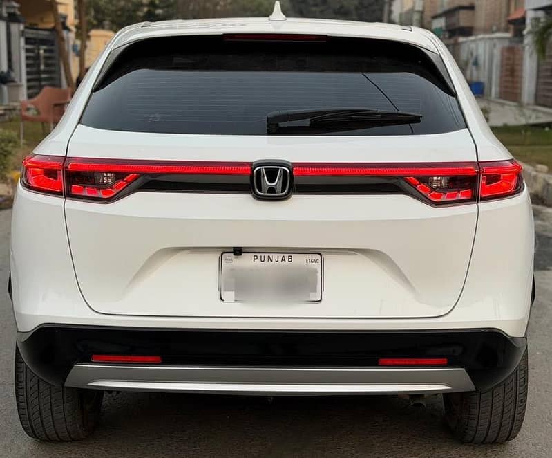 honda hrv vti-s b2b genuine 2023 model

                                                            alt=