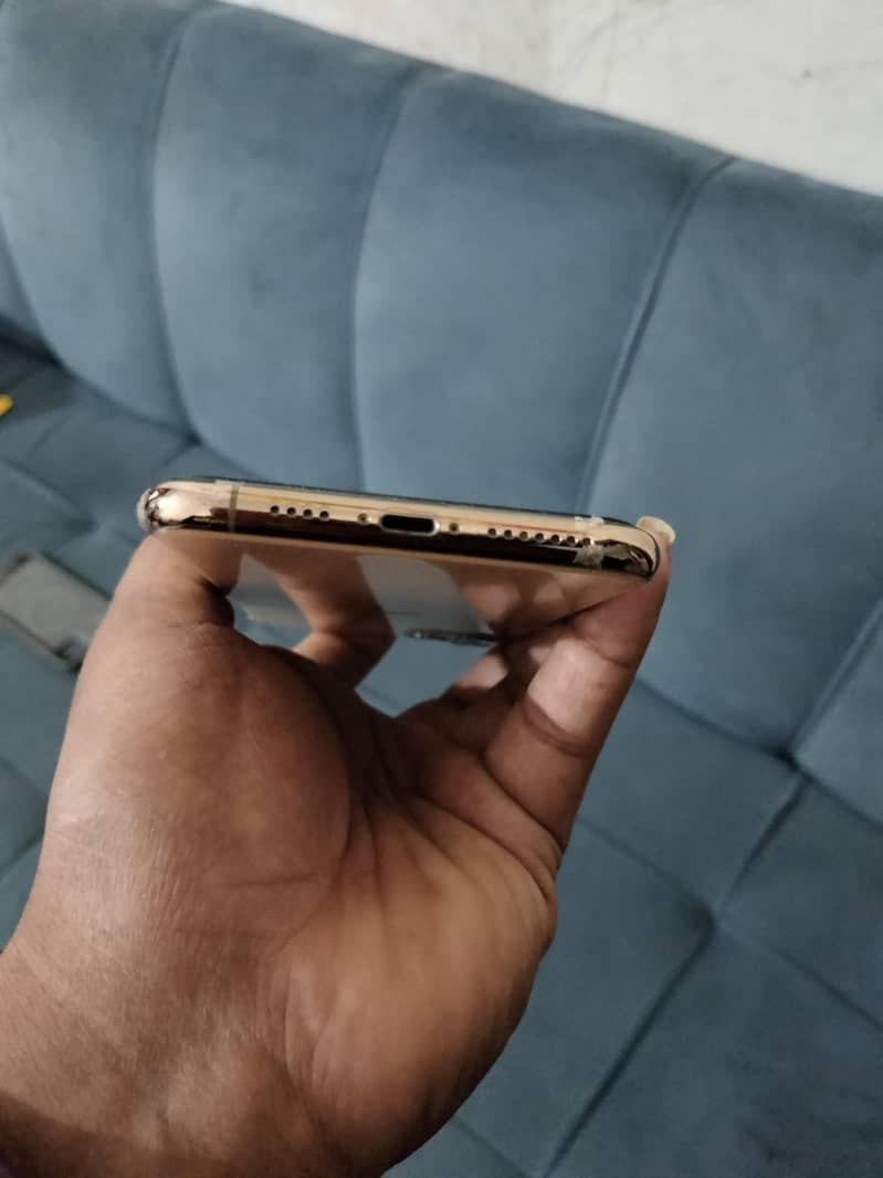 iPhone 11 pro Max 256gb PTA Approved

                                                            alt=
