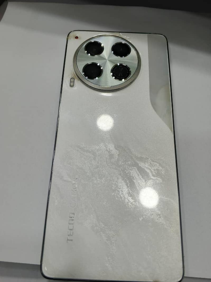 Camon 30 Loewe

                                                            alt=