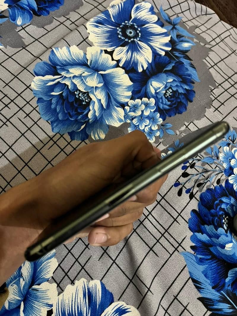 iPhone 11 Pro PTA

                                                            alt=