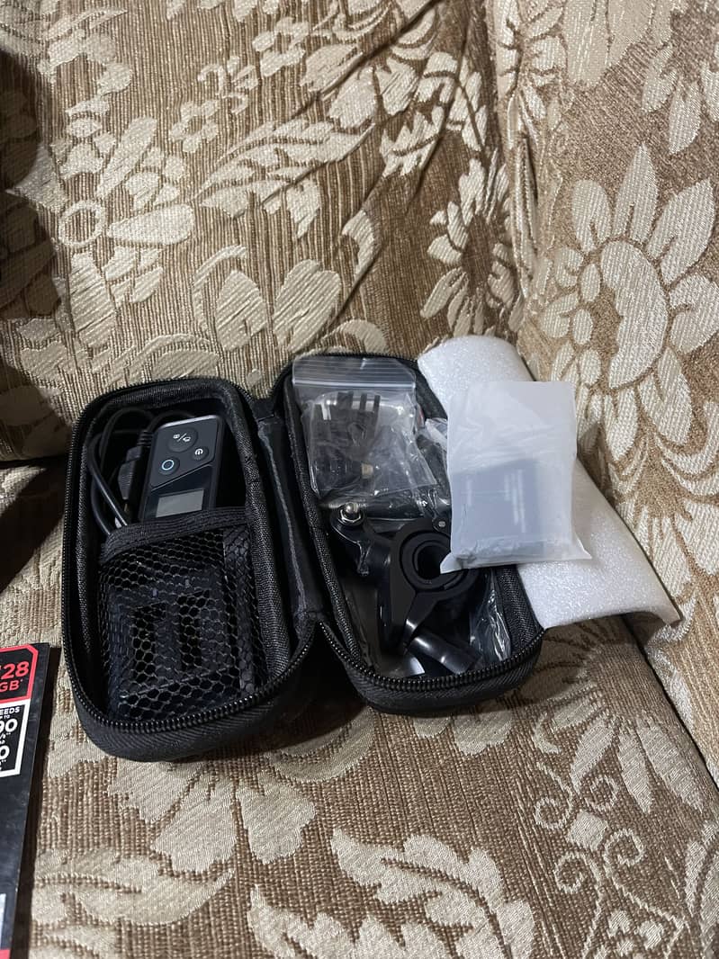 Akaso brave 7 (Best alternative for gopro) with 128gb memory card free

                                                            alt=