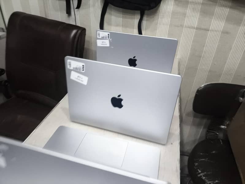 i7 i9 M1 M2 M3 m4 Apple MacBook qty available 10/10 condition

                                                            alt=