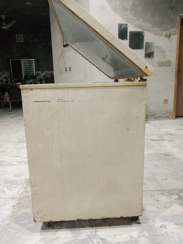 Deep Freezer Varioline Intercool Commercial Heavy Duty  100 % Working

                                                            alt=