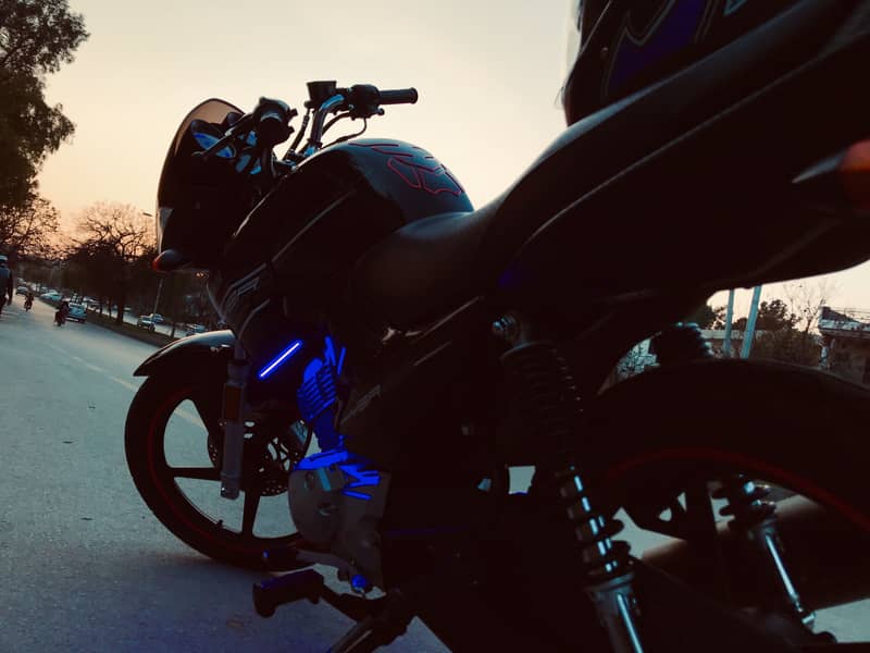 Yamaha YBR 125 2019 total Geniune

                                                            alt=