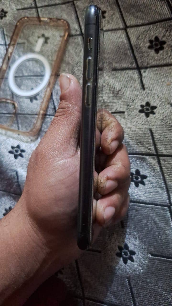 Apple iPhone 11pro

                                                            alt=