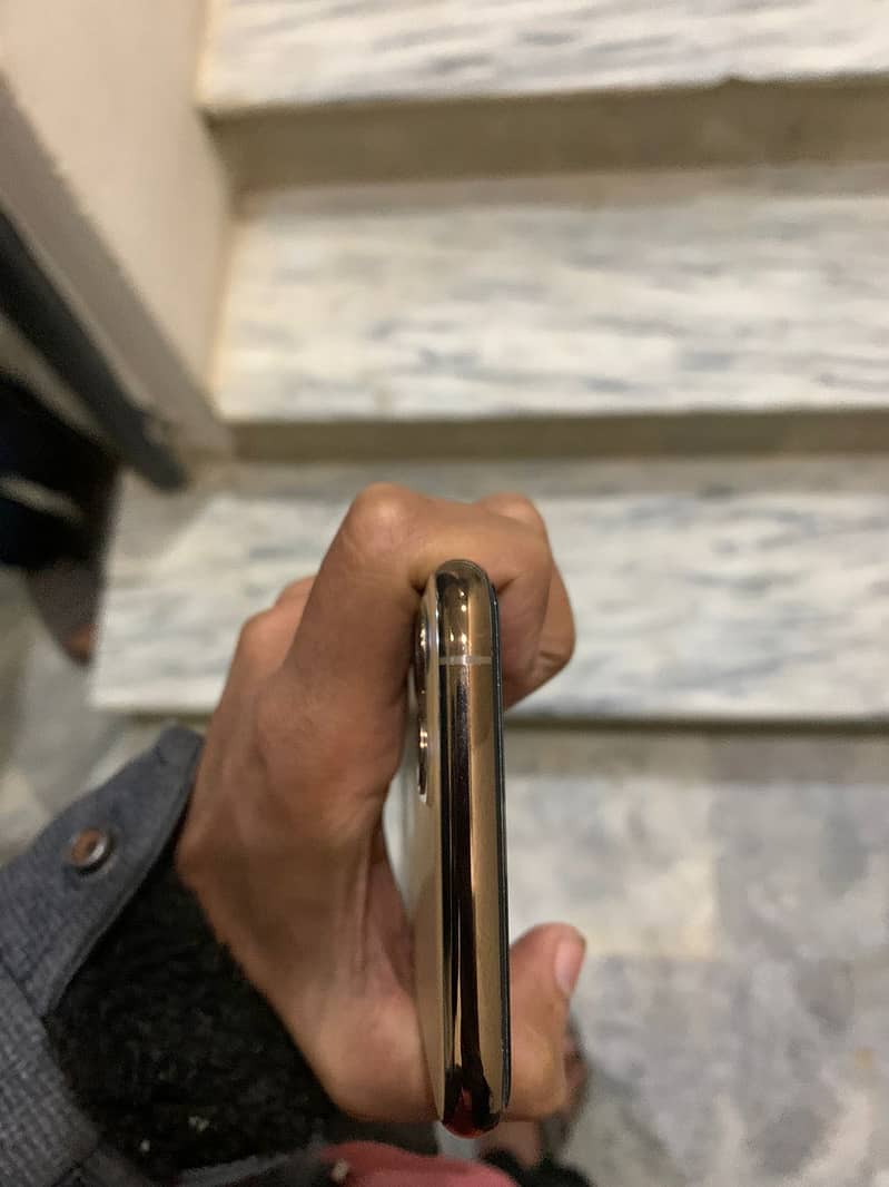 Iphone 11pro Pta approved Bh:73 condition 10/9 ok genuine set only mob

                                                            alt=